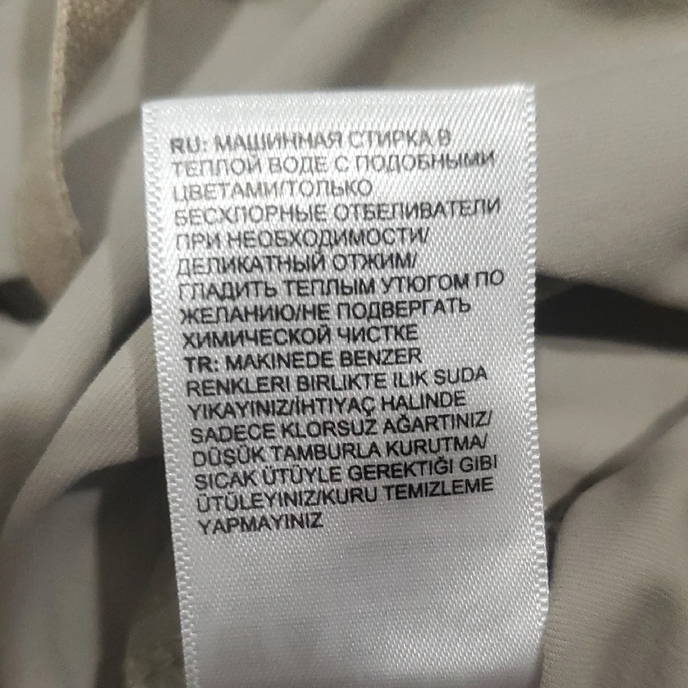 The North Face Women's Beige Cargo Shorts - Picture 11 of 12